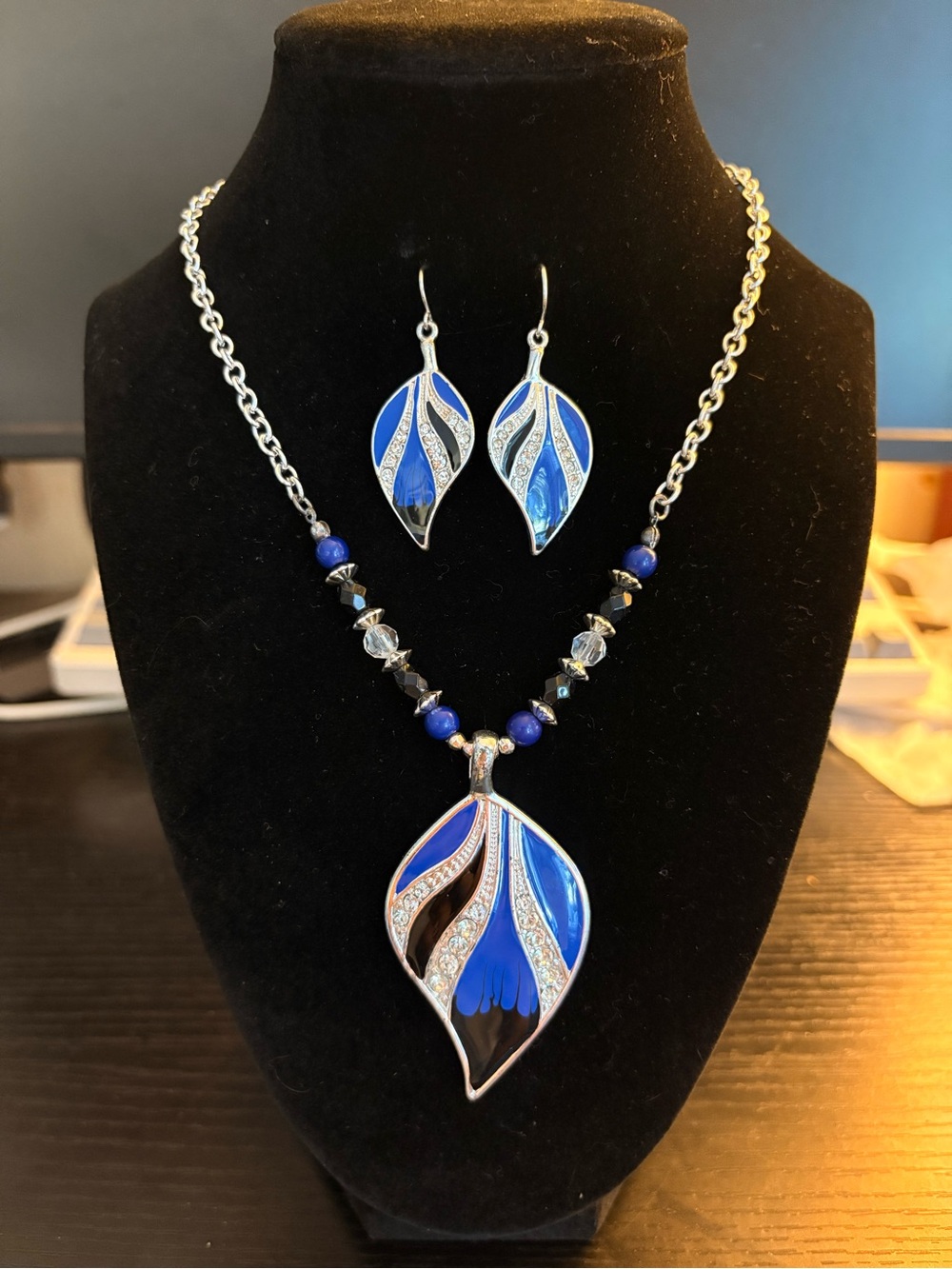 Silver-Tone Blue Leaf Pendant Necklace & Earrings Set 16” with 2” Extender